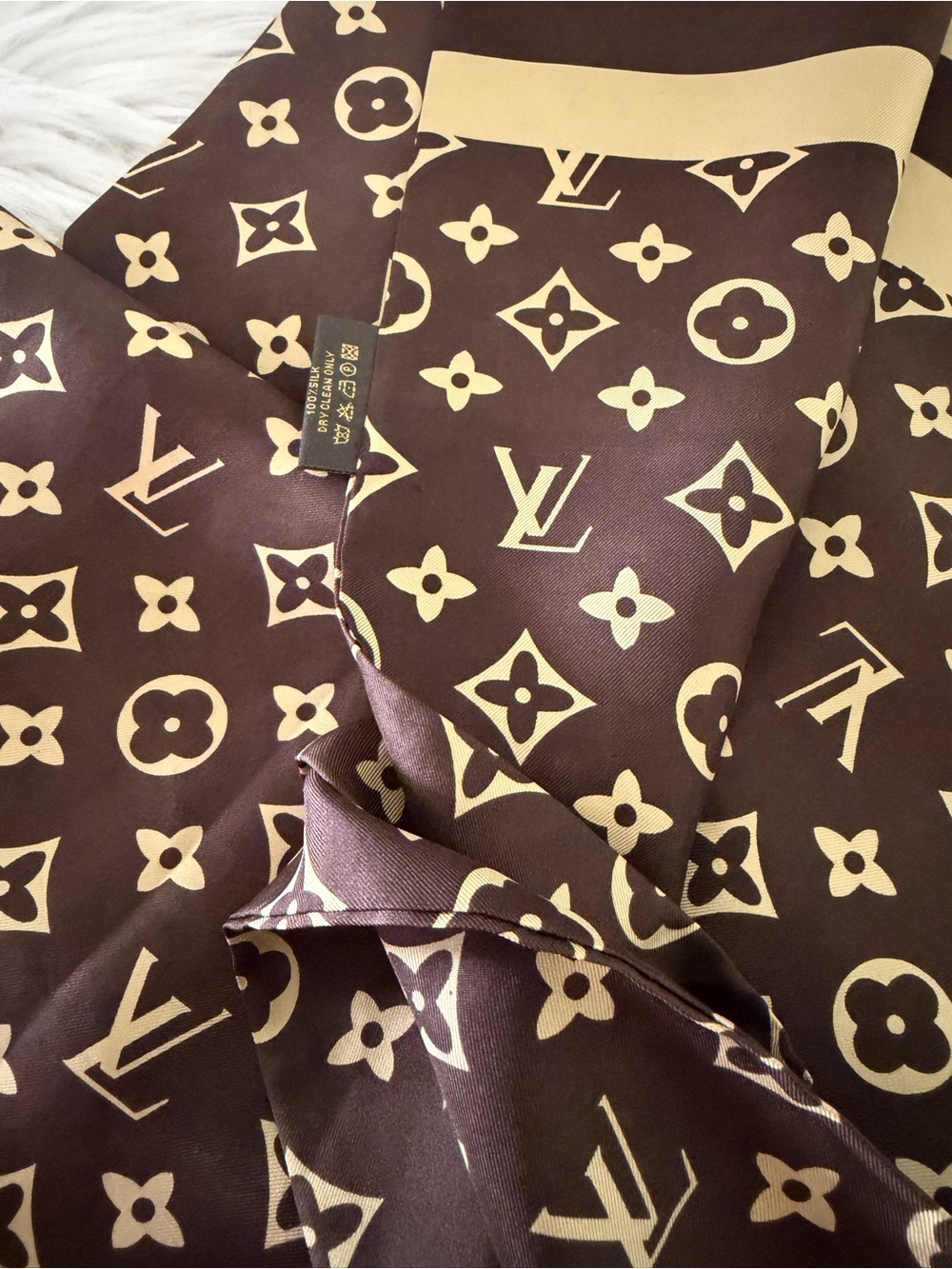 Louis Vuitton Brown & gold Monogram Silk Scarf - Picture 3 of 10